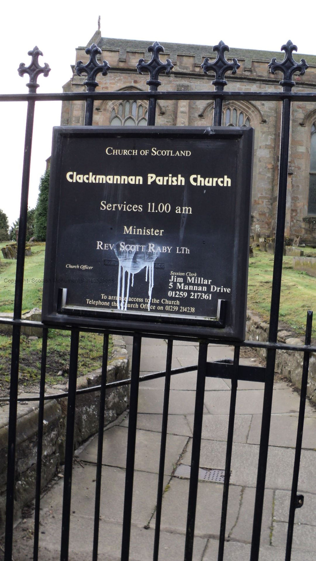 Clackmannan churchyard- Clackmannanshire PDF